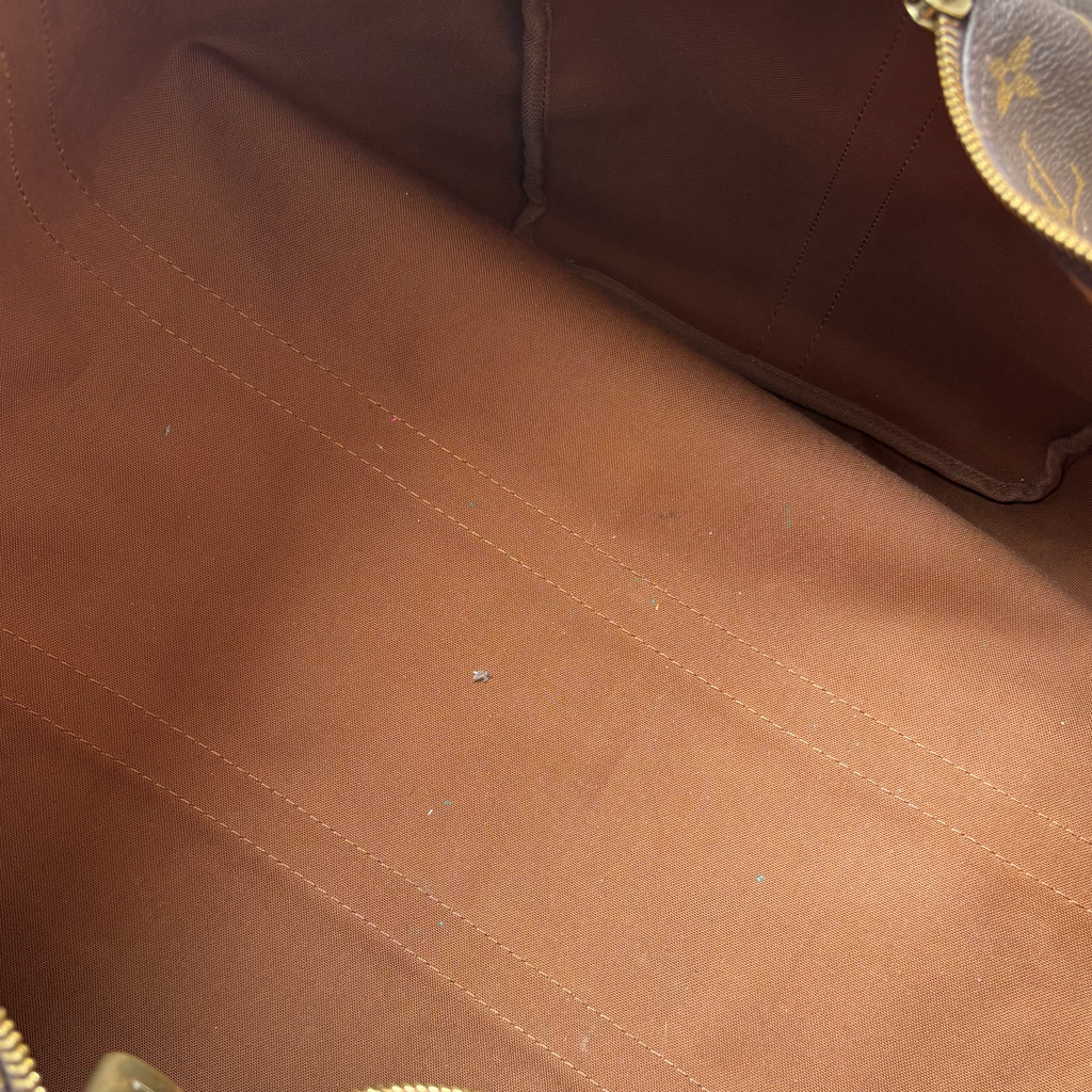 Interior of vintage Louis Vuitton Bandoulière 55 holdall