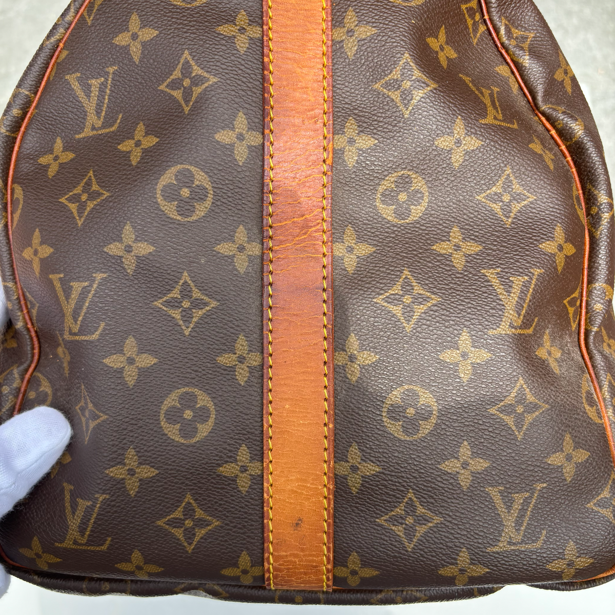 Vachetta leather watermarks on vintage Louis Vuitton Bandoulière 55 holdall